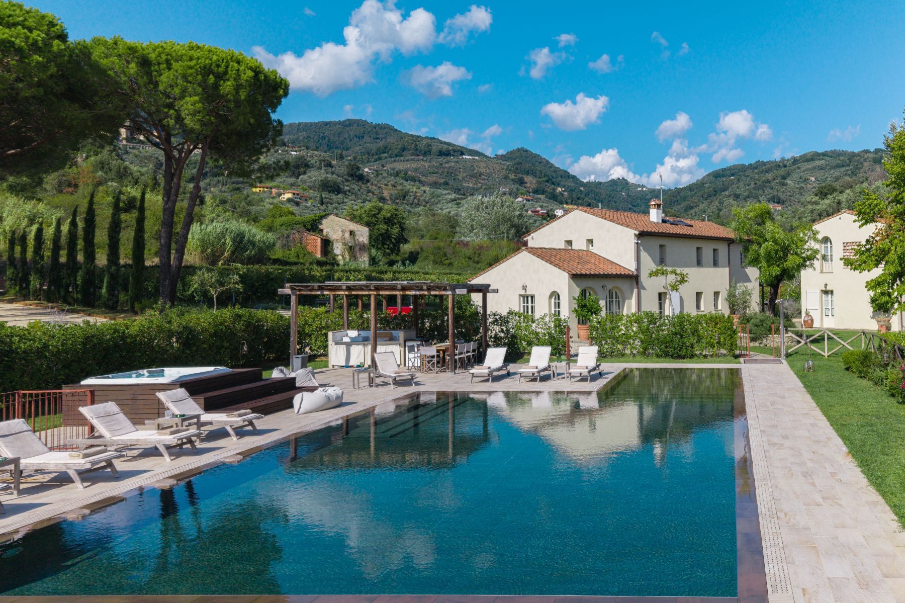 Colline villa photo.